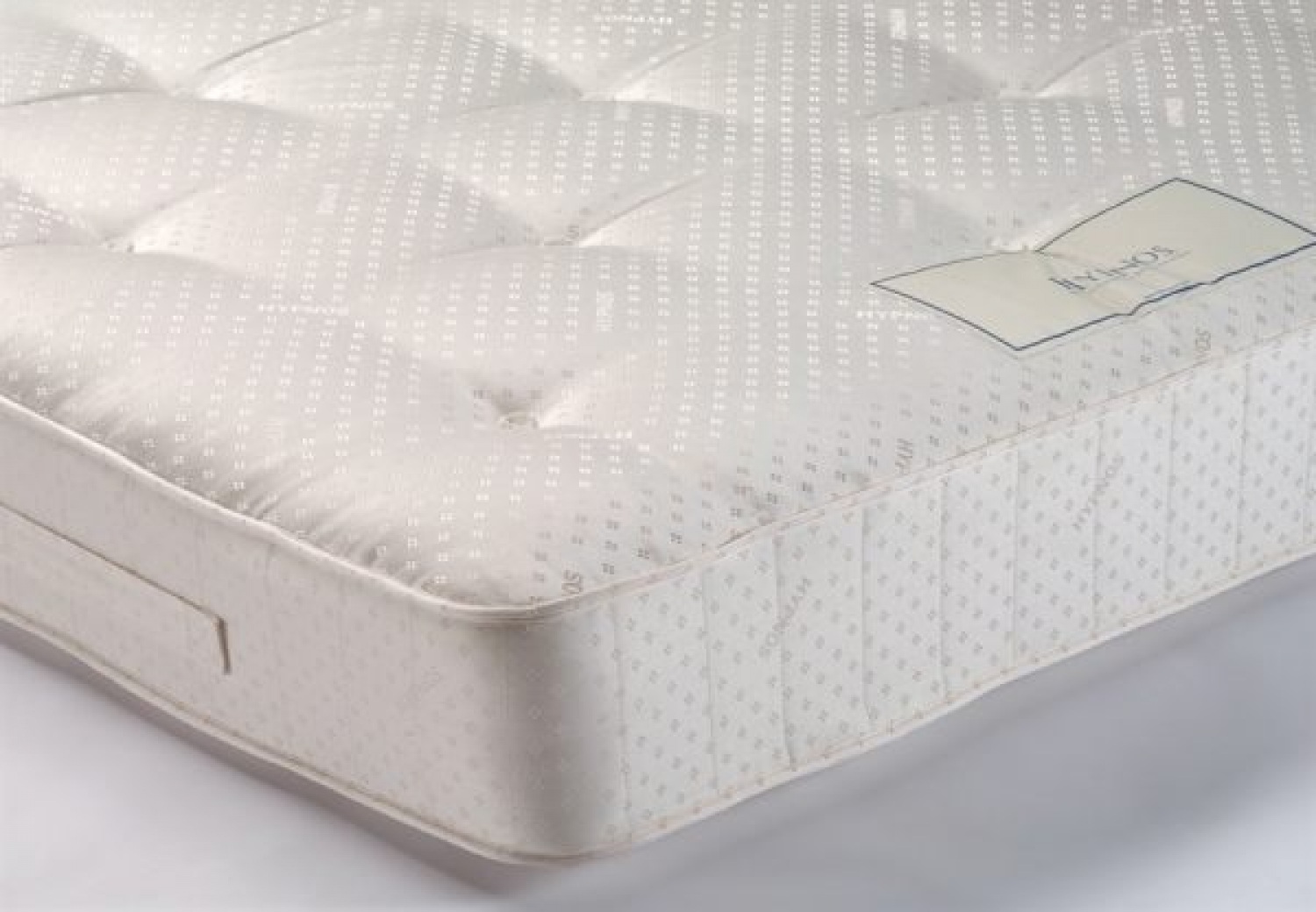 hypnos evesham 1024 pocket mattress. Calm and soft lighting contribute to your quality sleep. warehouse in San Pedro de Alcantara, shop online, delivery Spain image